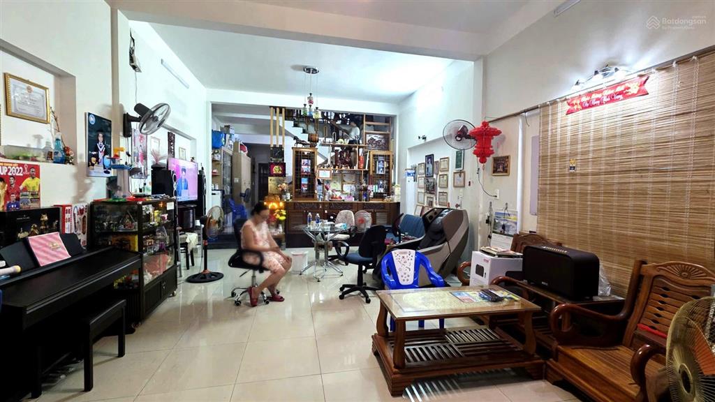 Bán nhà 3 tầng mt đường bàu năng 11, đối diện công viên, chủ nhà xây tâm huyết, dt 100m2, ngang 5m