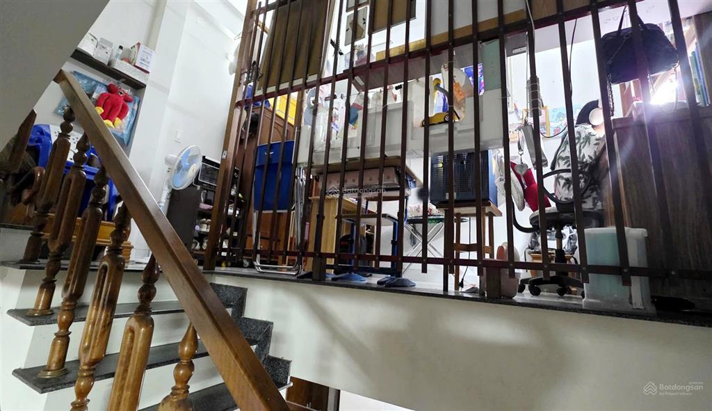 Bán nhà 3 tầng mt đường bàu năng 11, đối diện công viên, chủ nhà xây tâm huyết, dt 100m2, ngang 5m