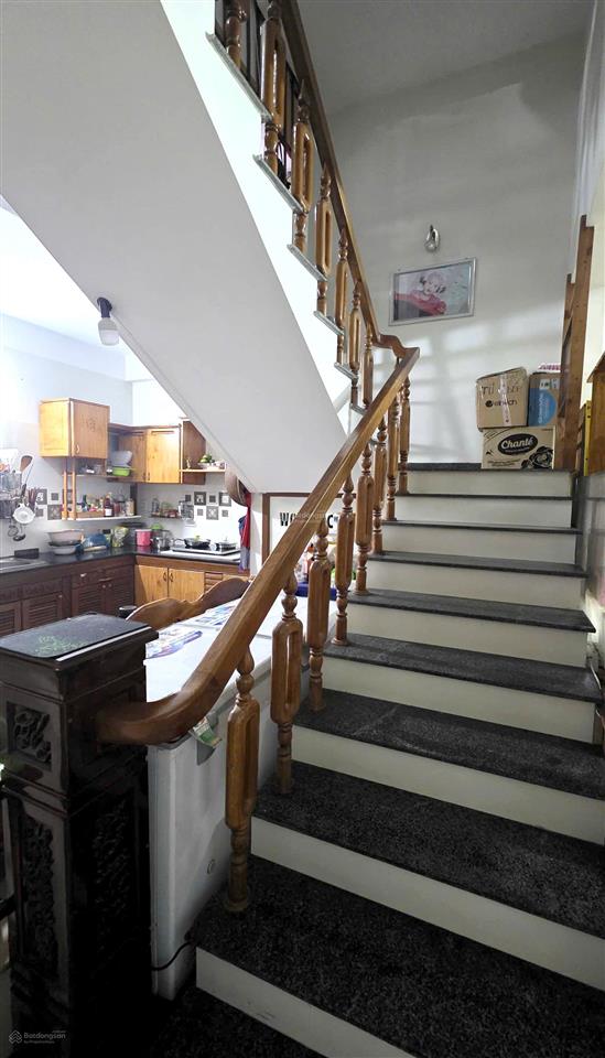 Bán nhà 3 tầng mt đường bàu năng 11, đối diện công viên, chủ nhà xây tâm huyết, dt 100m2, ngang 5m