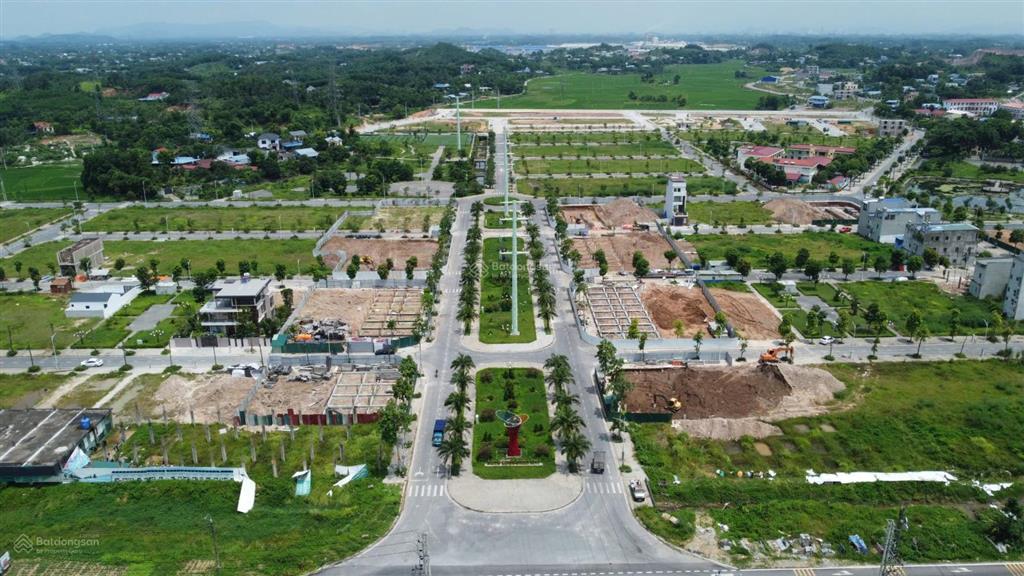 Chính chủ cần bán lại lô 100m2 , dc16 . 2 mặt tiên trước sau. giá 1.650 tỷ /0933 666 ***