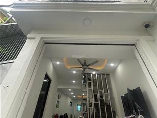 Hàng cực hiếm. rẻ nhất đông la, 3 mặt thoáng, có sân riêng để xe, dt 33m2, 4 tầng. giá chỉ 3,38 tỷ