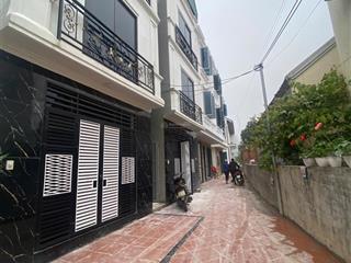 Rẻ nhất khu vực phượng đồng, ngay cạnh đh tdtt, ô tô vào sát cửa. dt 34m2x3 tầngx4 ngủ. giá 2,76 tỷ