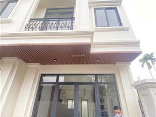 Siêu hiếm. nhà xây độc lập ngay cầu vượt vân côn, ô tô vào cửa. dt 52m2, 3 tầng. giá 3.5 tỷ