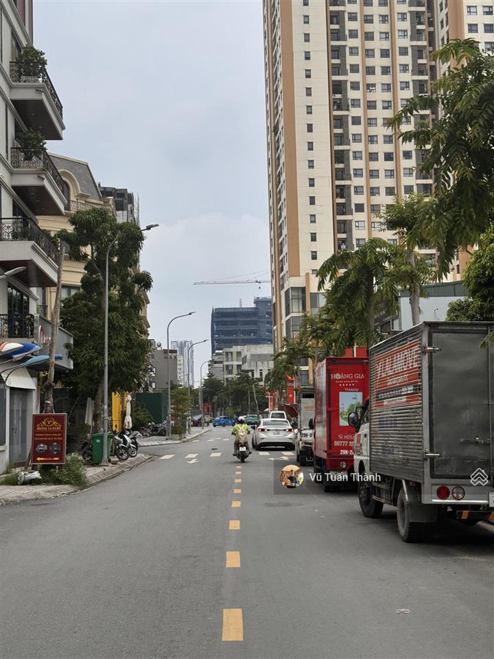 Bán gấp căn nhà 4 tầng phân lô vỉa hè kđt ngô thì nhậmtrung tâm q.hà đônggiá đầu tư76m216.3tỷ