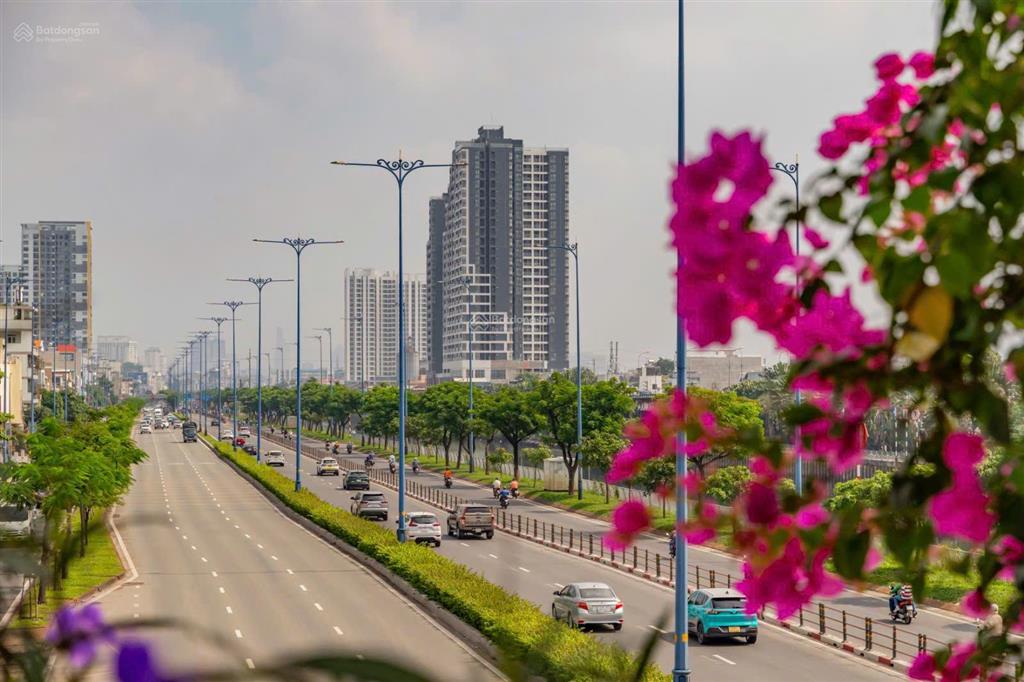 Cho thuê shop mặt tiền đắc địa  ngay cổng tầng trệt daqua