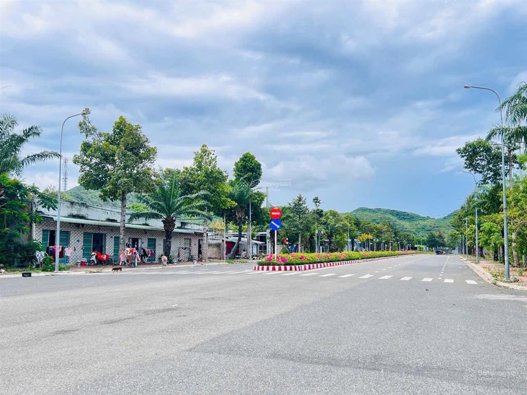 Mặt tiền đường hùng vương đường rộng 36m 6x28m giá 3 tỷ 500