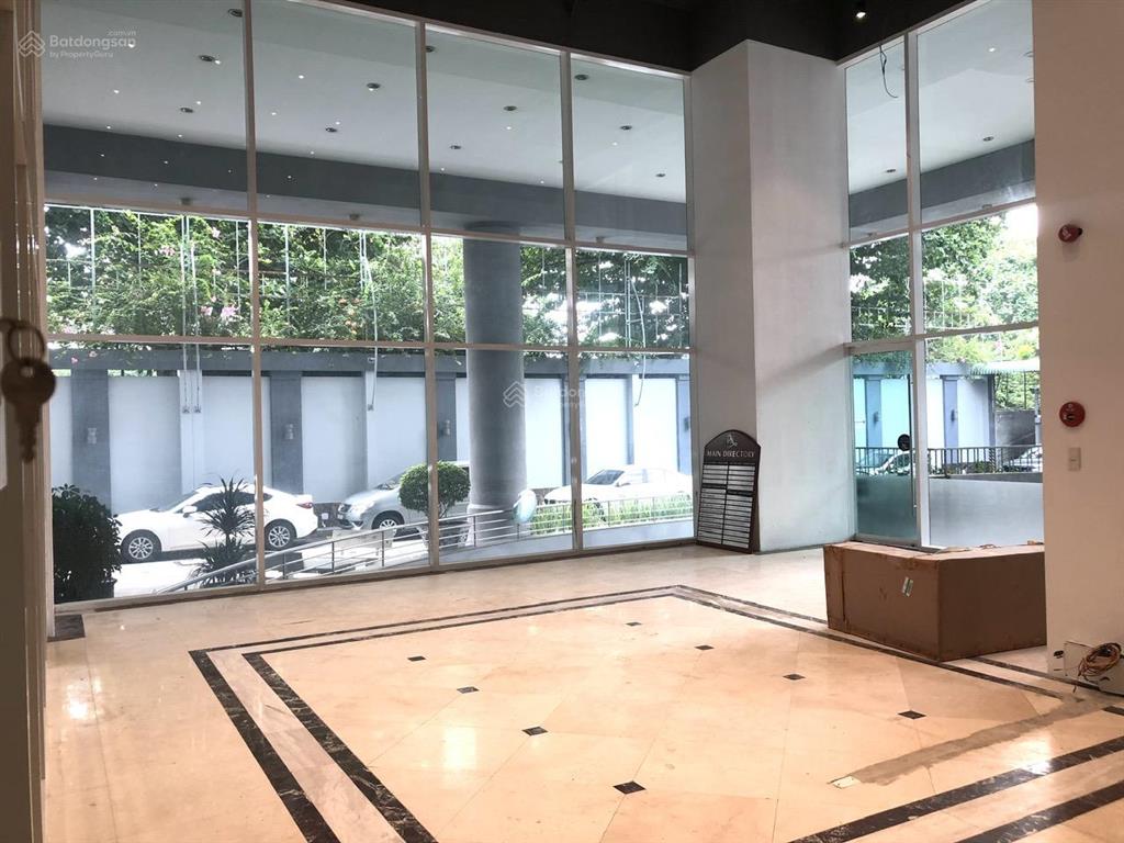 Mặt bằng trần cao tại tầng trệt tòa nhà. phù hợp làm showroom, vp làm việc, quán cafe