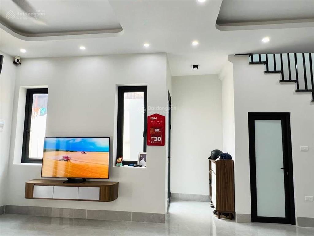 Nhà 1 lầu 2pn có sân, 75,4m2, dân cư sẵn, hoàng phan thái, cách chợ bình chánh 2km,  0795 014 ***