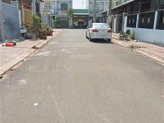 Nhà 1 trệt 2 lầu 3pn. gần kcn cầu tràm, cách xoài đôi 2km ngay trung tâm chợ, kdc đẹp 85m2 hxh