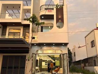 Căn 1 trệt 2 lầu 4pn đường đinh văn ước, hưng long, bình chánh 90m2 ngang 5,5m, ngay trạm y tế