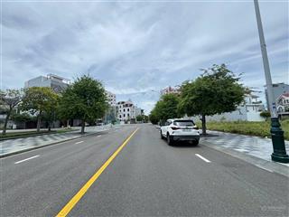 Khách cần bán lô b7 đối diện công viên hướng nam giá tốt.  0919 080 *** gặp linh