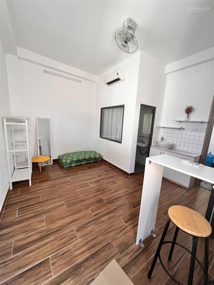 Bán nhà cmt8 q3 50m2 nhà góc 5 tầng dòng tiền 25tr 7,7 tỷ tl