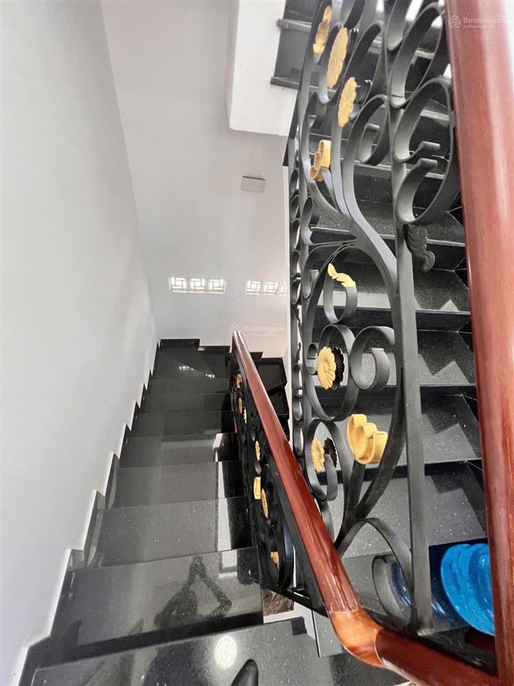 Bán nhà cmt8 q3 50m2 nhà góc 5 tầng dòng tiền 25tr 7,7 tỷ tl