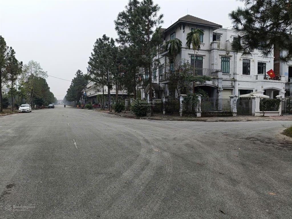 Bán biệt thự song lập 160m2 xây 3 tầng giá 8,9 tỷ sát kđt vsip bắc ninh sổ đỏ trao tay