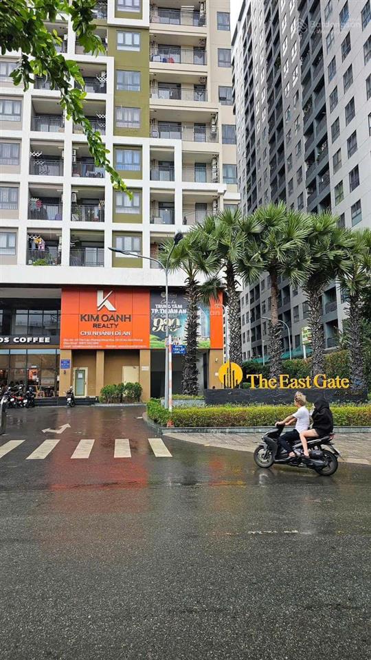 Chính chủ cần bán gấp căn hộ the east gate. căn studio dt 43,9m2 giá 1tỷ330 bao thuế phí sang tên