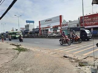 Đất biệt thự góc . vị trí đẹp . ngay trung tâm cửa ngõ . bình chánh . đối diện chợ bình chánh ql 1