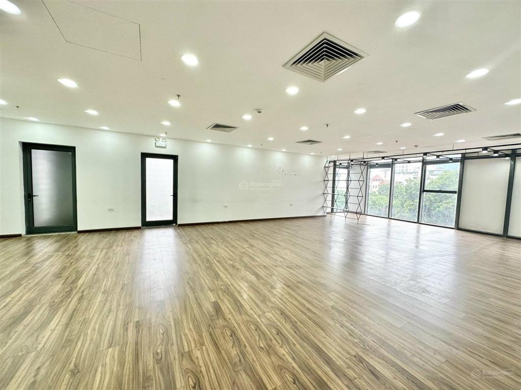 Văn phòng đẹp, đầy đủ nội thất, vị trí tốt phố thụy khuê dt 180m2, giá cực tốt