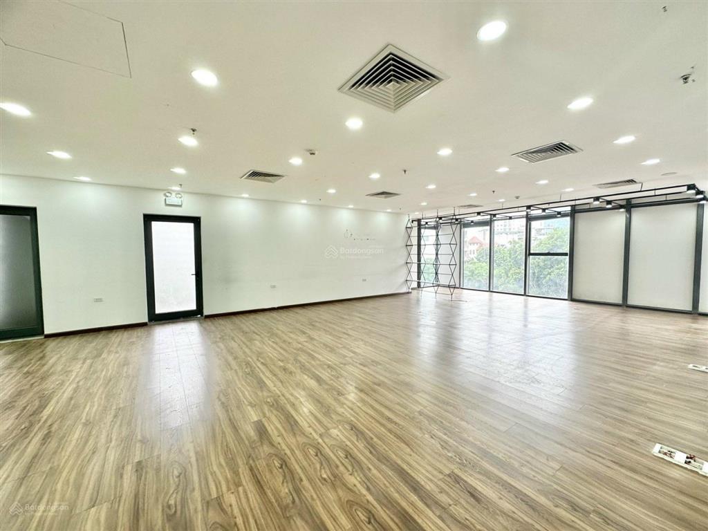 Văn phòng đẹp, đầy đủ nội thất, vị trí tốt phố thụy khuê dt 180m2, giá cực tốt