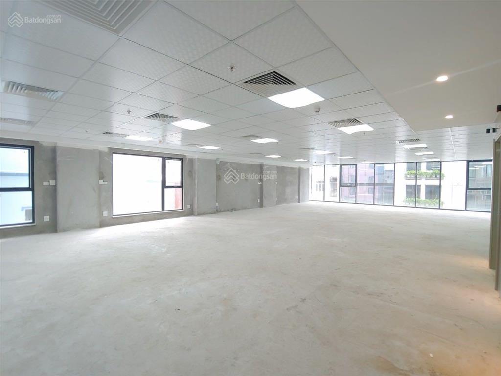 Cho thuê văn phòng phố nguyễn văn huyên, cầu giấy 600m2. giá 120 nghìn/m2/tháng