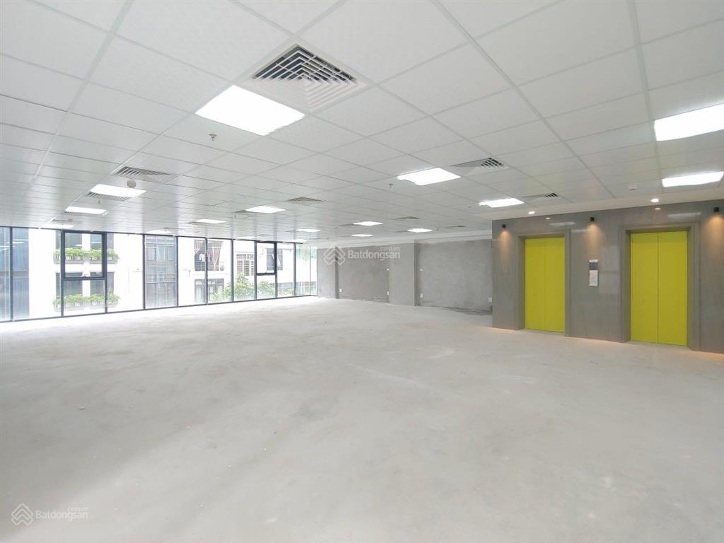 Cho thuê văn phòng phố nguyễn văn huyên, cầu giấy 600m2. giá 120 nghìn/m2/tháng