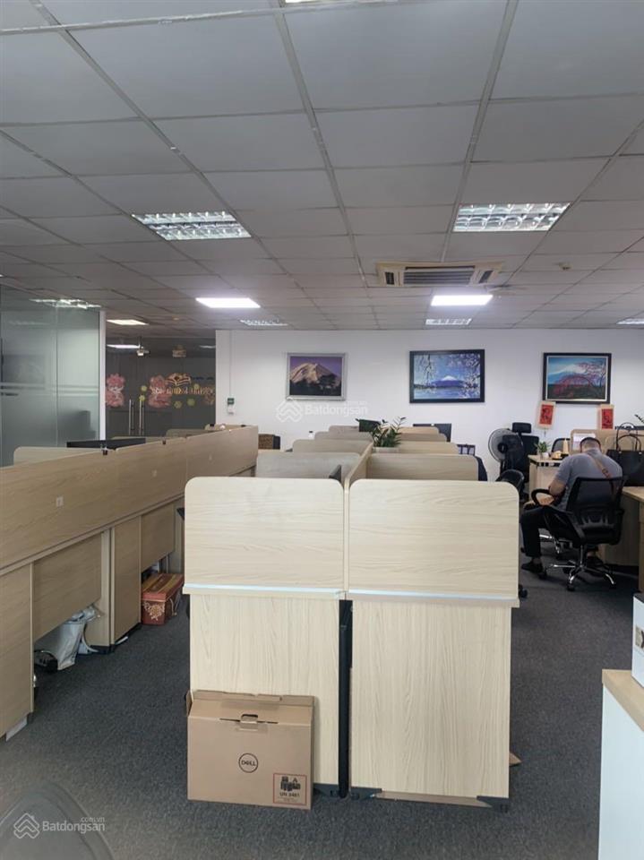 Cho thuê văn phòng phố nguyễn văn huyên, cầu giấy 600m2. giá 120 nghìn/m2/tháng