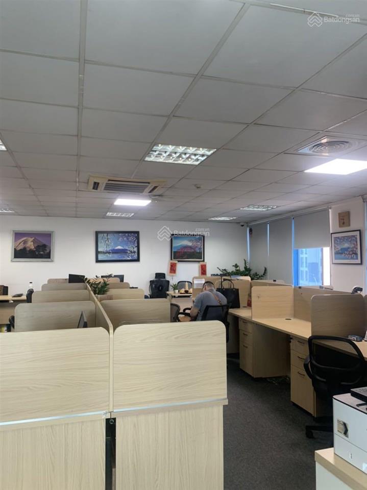 Cho thuê văn phòng phố nguyễn văn huyên, cầu giấy 600m2. giá 120 nghìn/m2/tháng