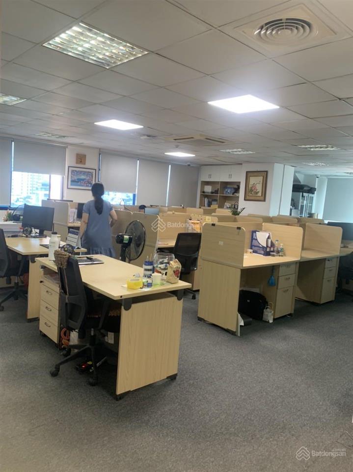 Cho thuê văn phòng phố nguyễn văn huyên, cầu giấy 600m2. giá 120 nghìn/m2/tháng