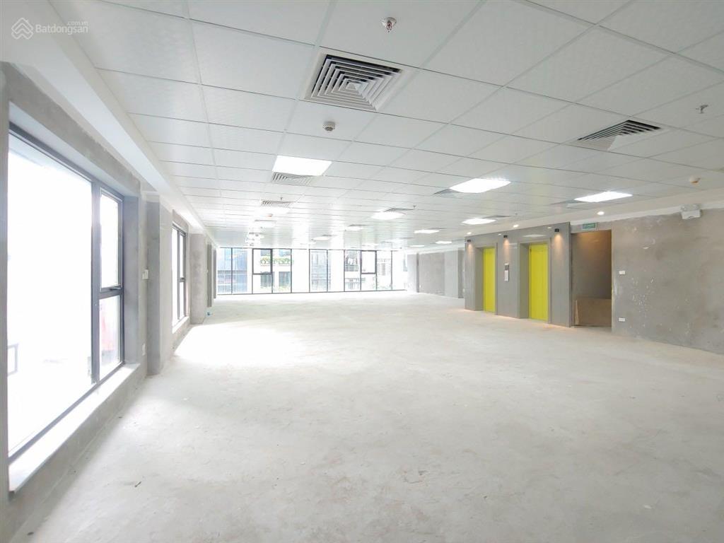 Cho thuê văn phòng phố nguyễn văn huyên, cầu giấy 600m2. giá 120 nghìn/m2/tháng