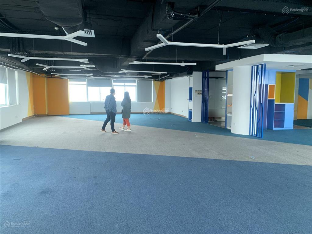 Cho thuê văn phòng quận cầu giấy, phố hoàng quốc việt. dt 140m2