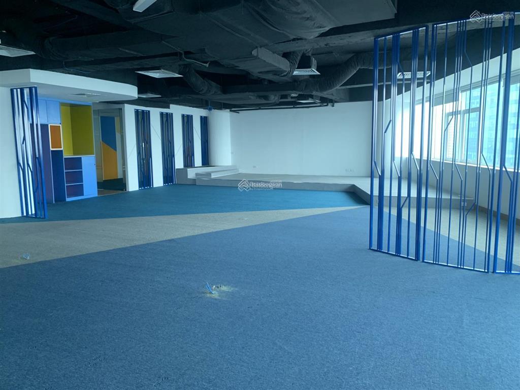 Cho thuê văn phòng quận cầu giấy, phố hoàng quốc việt. dt 140m2