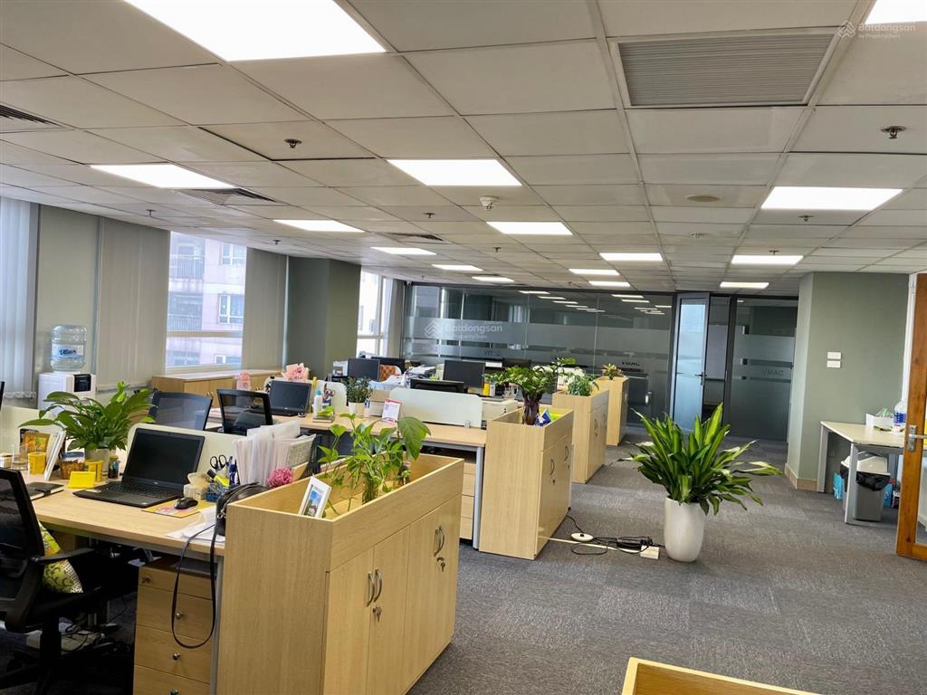 Cho thuê văn phòng quận cầu giấy, phố hoàng đạo thúy 90m2