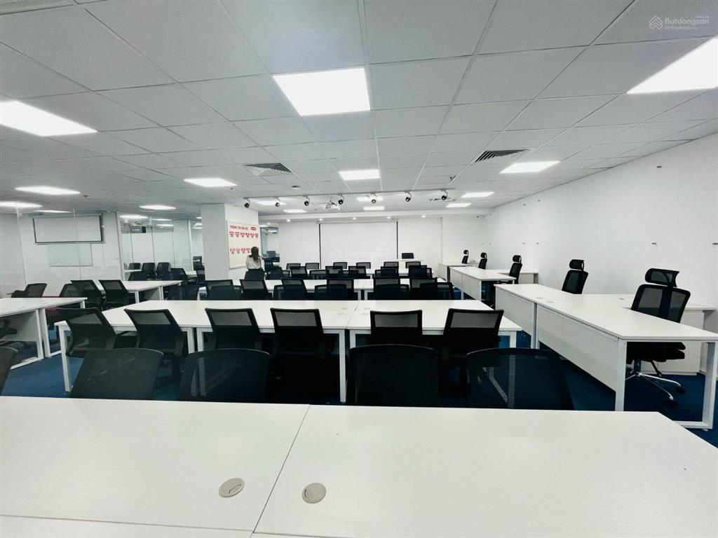 Cho thuê văn phòng quận hai bà trưng, phố bà triệu 250m2, giá 140 nghìn/m2/th