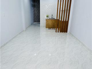 Bán nhà 2 lầu mặt tiền đường số quận 4