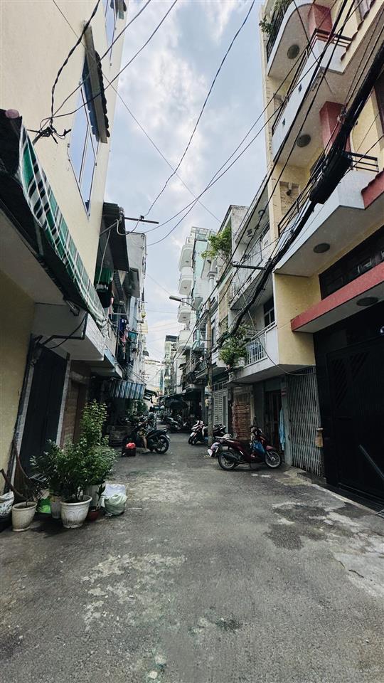 Bán nhà quận 4 mặt tiền đường số, 2 lầu giá tốt