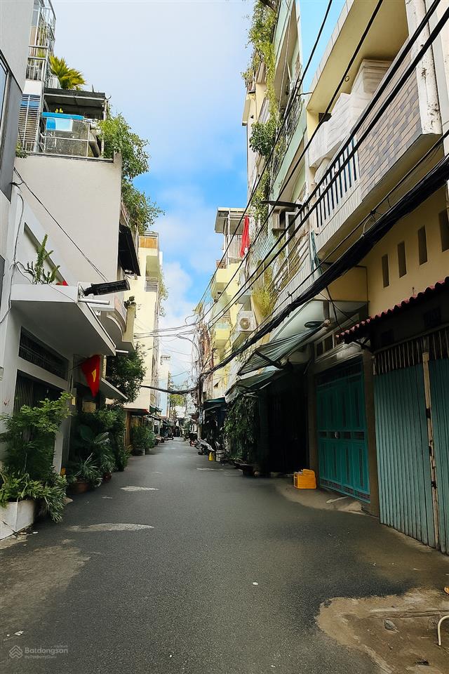 Bán nhà 4 tầng 3 phòng ngủ mặt tiền đường số 6m quận 4