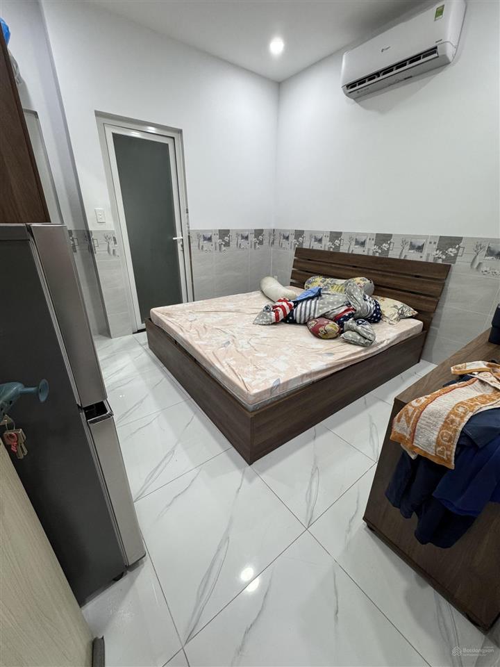 Bán nhà 4 tầng 6 phòng ngủ hẻm 4m quận 4