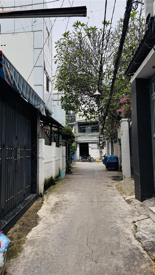 Bán nhà 4 tầng 6 phòng ngủ hẻm 4m quận 4