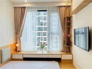 Tôi cần tiền cần bán gấp căn studio phân khu cao cấp masteri giá 2.2 tỷ.  0963 877 ***
