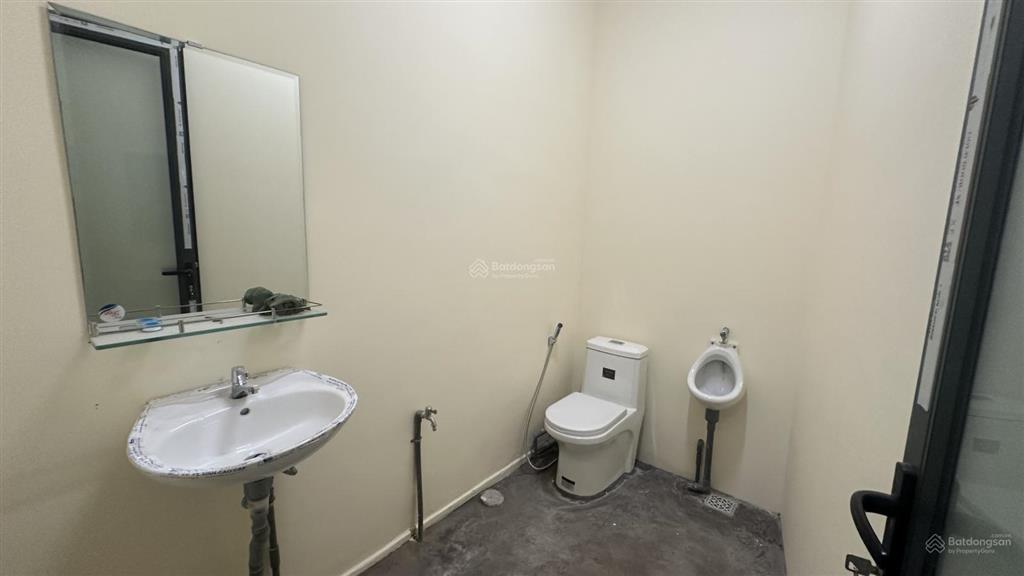 Cho thuê 90m mặt tiền mới đẹp đầu xô viết  nguyễn công trứ