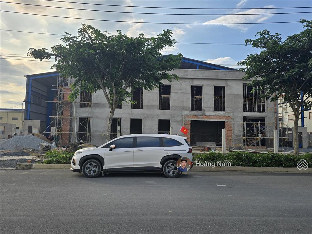 Cho thuê xưởng kcn bình phước 2,8 ha . mới 100% . xưởng dài trẻn 180m. rất thích hợp ngành bao bì .