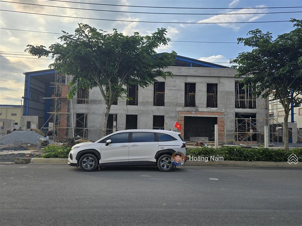 Cho thuê xưởng kcn bình phước 2,8 ha . mới 100% . xưởng dài trẻn 180m. rất thích hợp ngành bao bì .