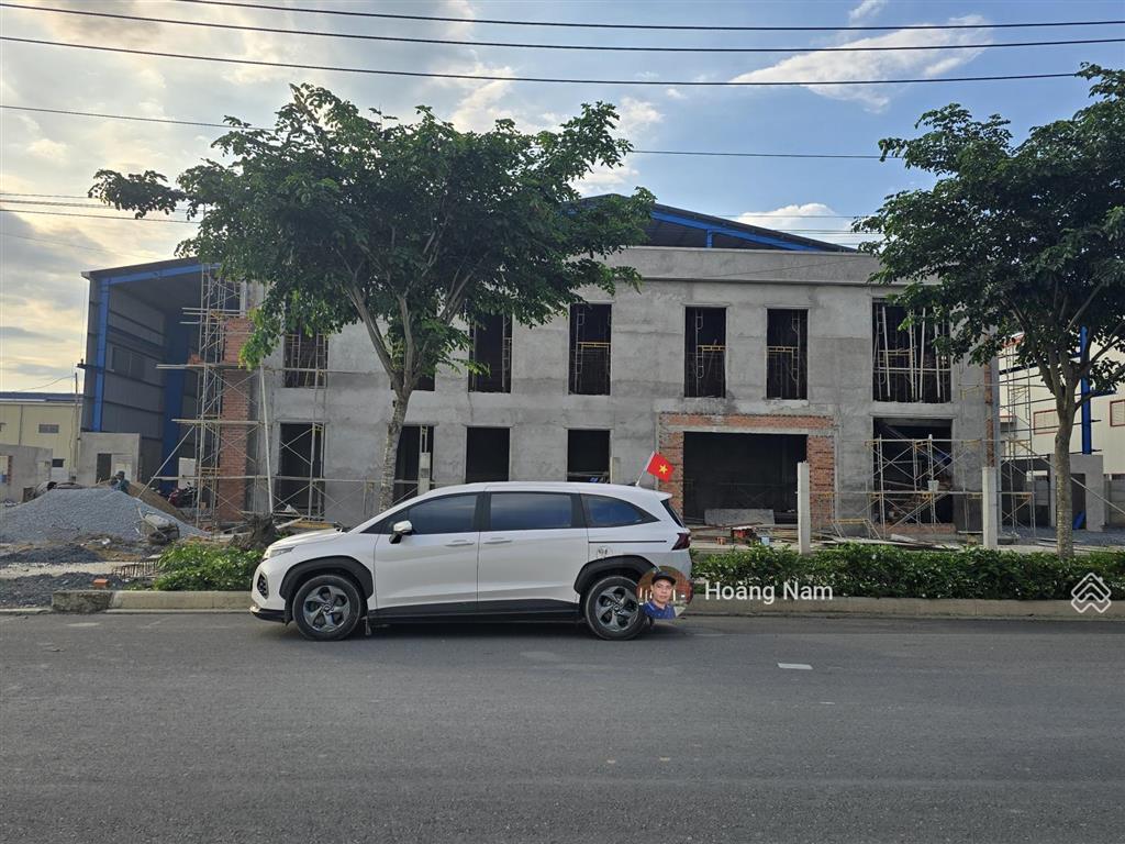 Cho thuê xưởng kcn bình phước 2,8 ha . mới 100% . xưởng dài trẻn 180m. rất thích hợp ngành bao bì .