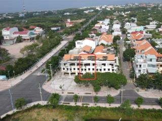 Sở hưu căn nhà phố 1 trệt 2 lều vĩa hè rộng 10m ngay trung tâm thị trấn cần thạnh