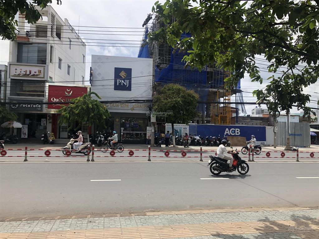 Cho thuê nhà mặt tiền đường đồng khởi trung tâm tp. bến tre, vị trí vàng kinh doanh