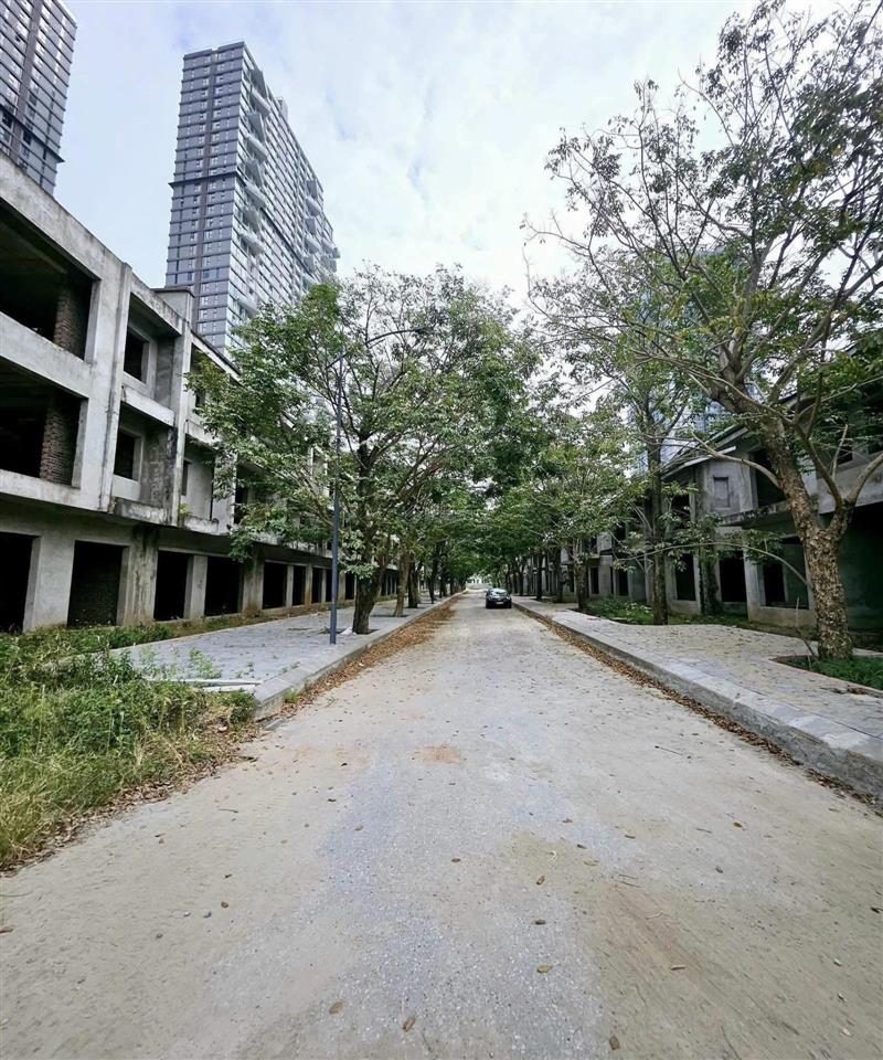 Bán căn nhà liền kề vạn tuế ecopark 100m2 vị trí trung tâm