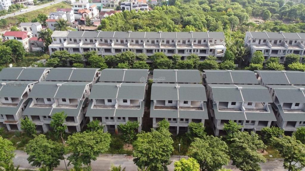 Bán căn nhà liền kề vạn tuế ecopark 100m2 vị trí trung tâm