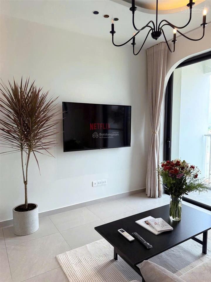 Nhà đẹp! bán căn 2pn 70 m2 nội thất cao cấp, view biệt thự. sẵn hợp đồng thuê cao, giá 6.6 tỷ