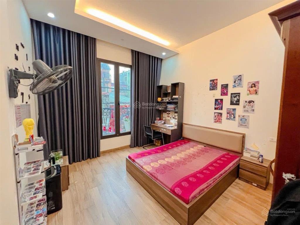 Bán nhà quan hoa, cầu giấy  5 tầng 50m2  giá 12.95 tỷ  cách mặt phố 50m