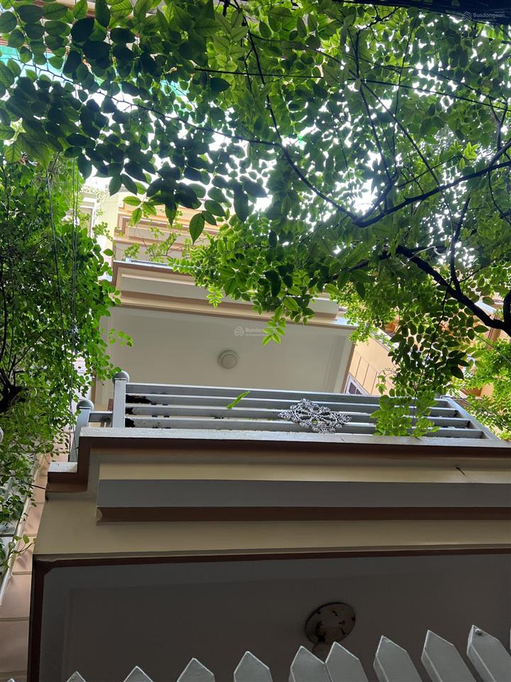 Bán nhà quan hoa, cầu giấy  5 tầng 50m2  giá 12.95 tỷ  cách mặt phố 50m