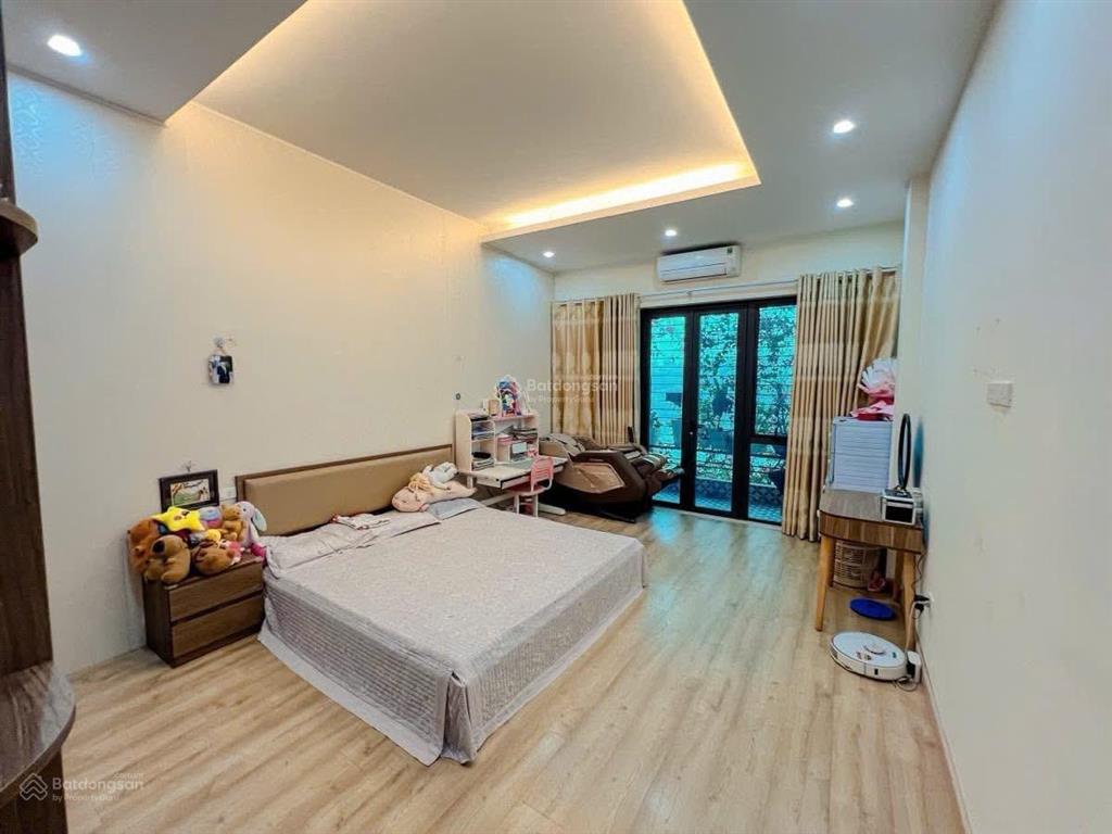 Bán nhà quan hoa, cầu giấy  5 tầng 50m2  giá 12.95 tỷ  cách mặt phố 50m